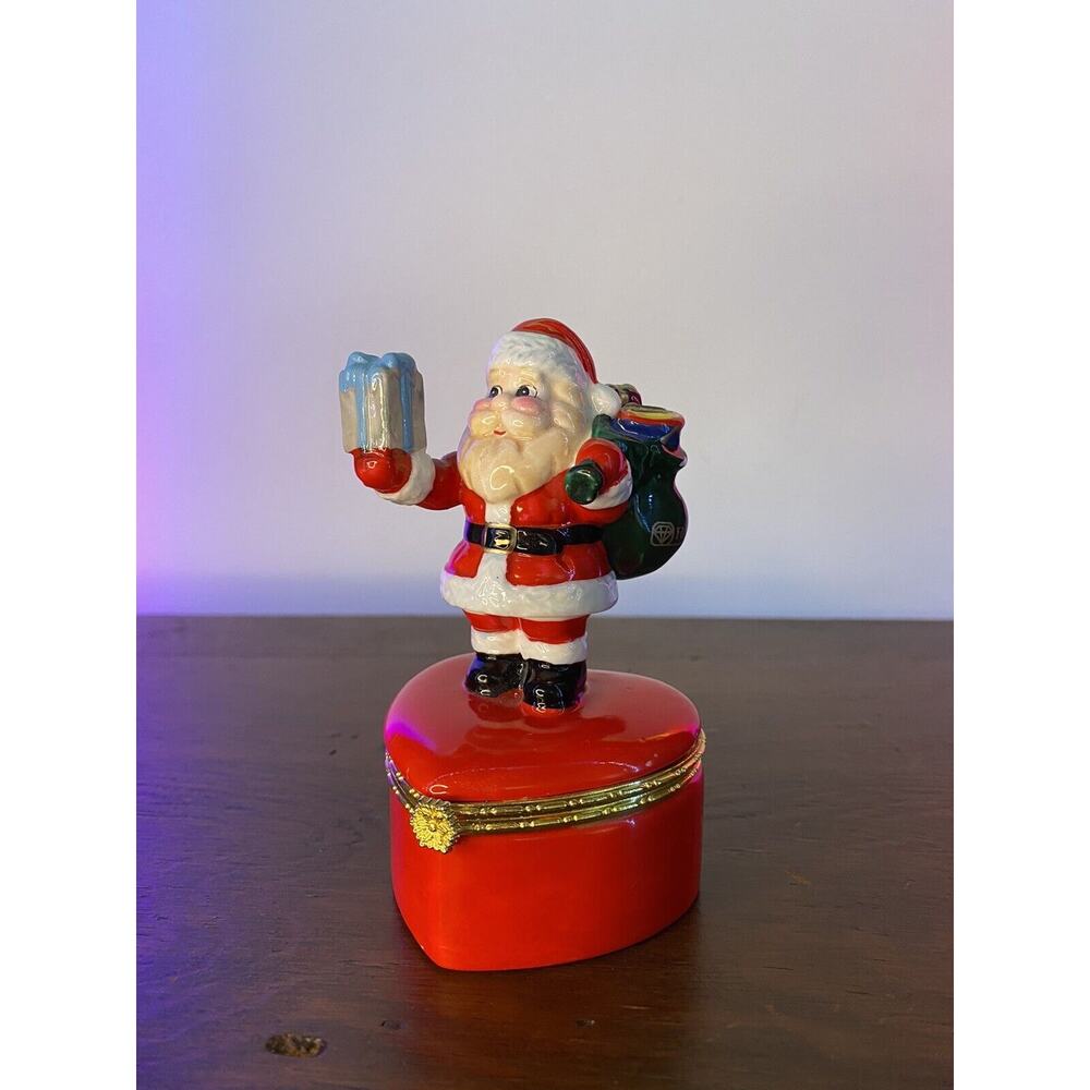Rogers & Hollands Jewelers Santa Claus Hinged Heart Ring Box Christmas